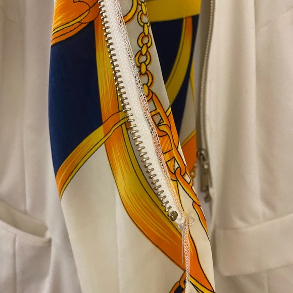 Classy white blazer with scarf - Picture 3 of 3